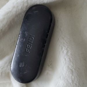 Vtg Rare Vera Wang Flatscreen Black sunnies in a vtg Fendi case